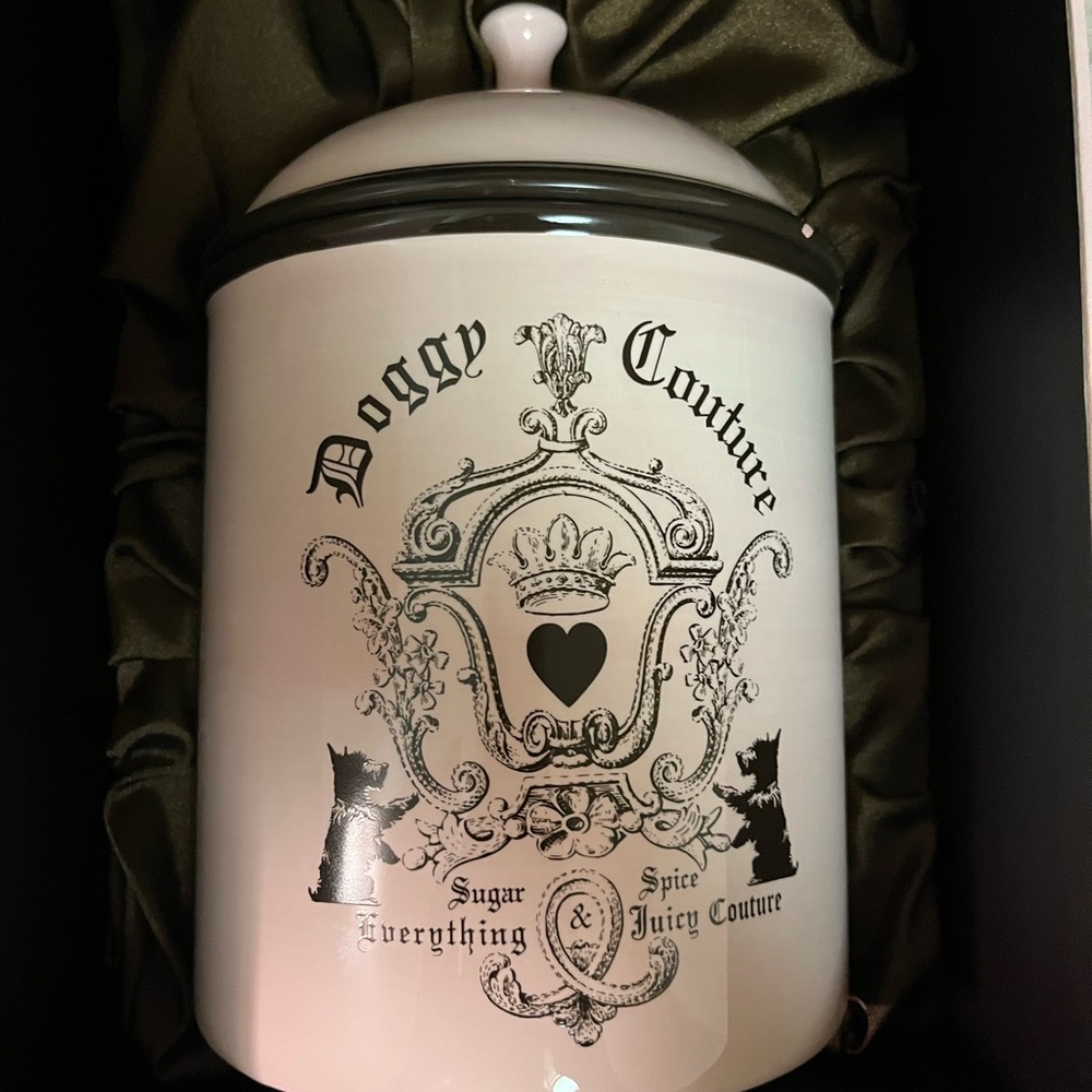 Rare vintage doggy couture treat jar , in fine conditions